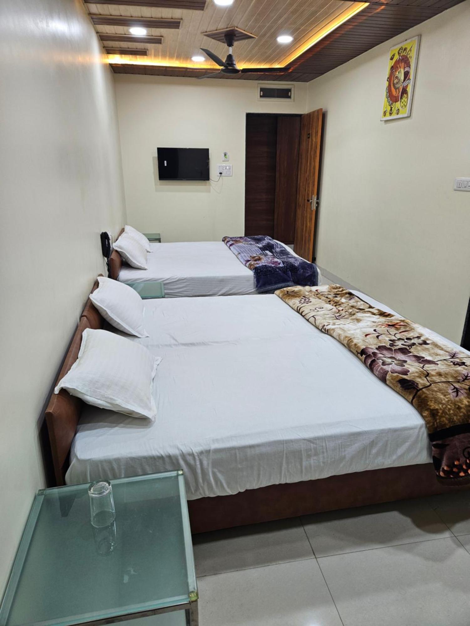 Shri Shiv Ganga Bhakt Niwas Hotel Ujjain Exterior photo