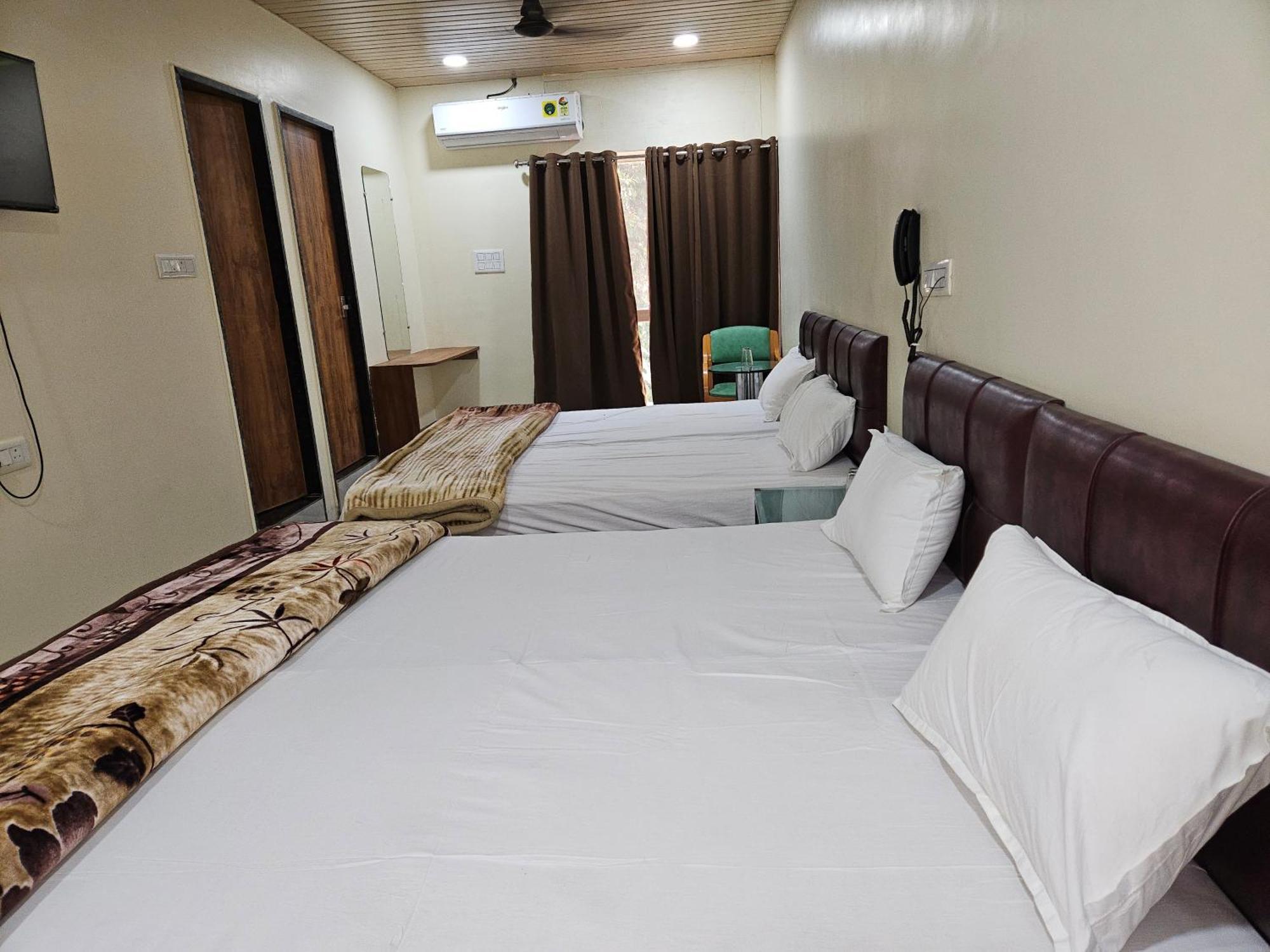 Shri Shiv Ganga Bhakt Niwas Hotel Ujjain Exterior photo